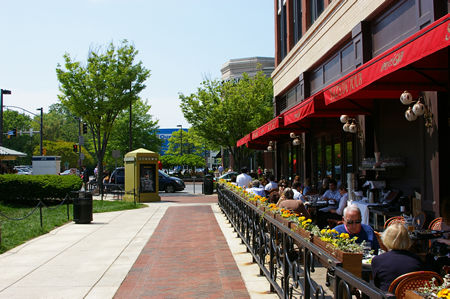 Diners near the Capital Crescent Trail.