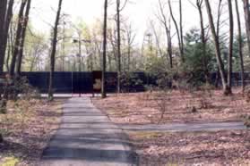 Stay on the trail until the tennis court fence. Turn left on the trail outside the fence.