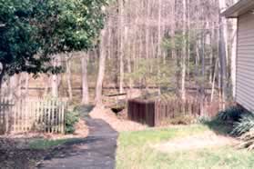 After curving to the left look for an asphalt path between the houses. Turn right onto that path.