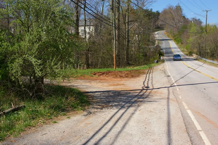 Turn left at the first asphalt trail to walk on the CCT. To walk on the alternate route continue straight on Hooes Rd. across the bridge over Pohick Creek and go to step 21.