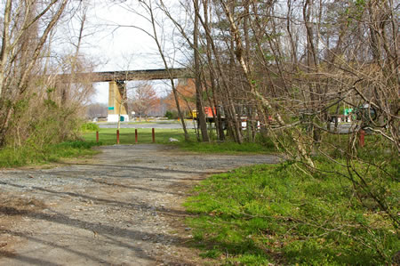 Turn right at the barrier to follow the trail to the parking lot.