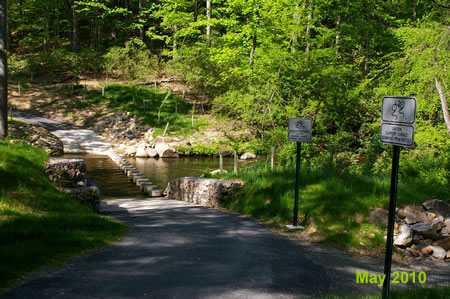 Turn right to cross Pohick Creek.