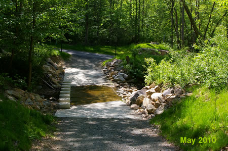The trail crosses a side creek. Turn right at the intersecting trail.