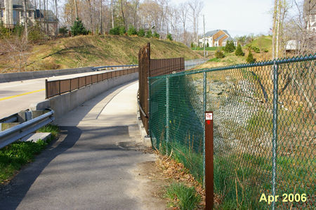 The previous section of the CCT climbs the hill from Pohick Creek and turns 180 degrees to follow the asphalt trail along the bridge over the creek. Continue on the asphalt trail with Pohick Rd. on your left.
