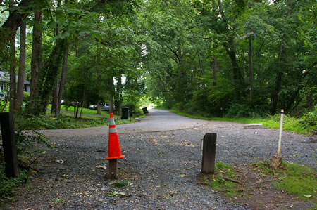 The trail ends at the intersection with Accotink Pwy. Continue straight on this paved road for about a block. There is only light traffic on this road.