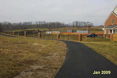 The trail curves towards a gated community and then turns left to climb a short hill.