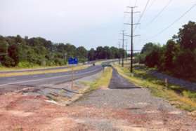 The asphalt trail starts here and follows the parkway.