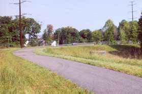 Turn left onto the first asphalt trail which will head back towards the parkway and turn right.