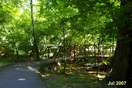 The path turns right to cross Wolf Trap Creek.