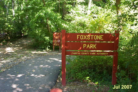 Cross Creek Crossing Road at the crosswalk and take the asphalt path on the other side next to the Foxstone Park sign.