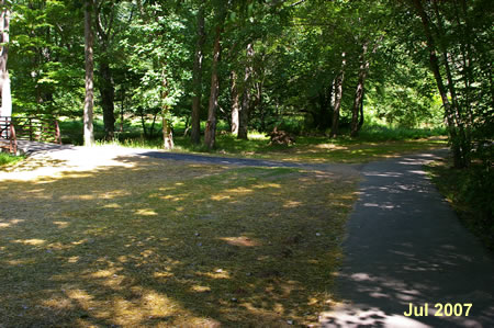 Turn left at the next asphalt trail and cross the bridge over the creek.