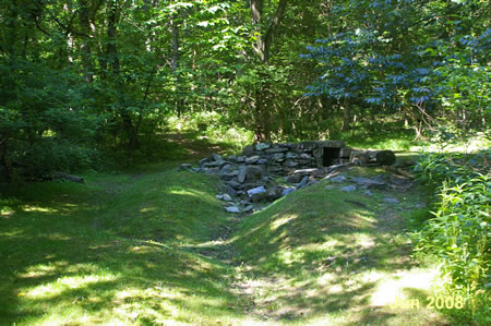 Remains of one of the Matildaville buildings can be seen on the right.