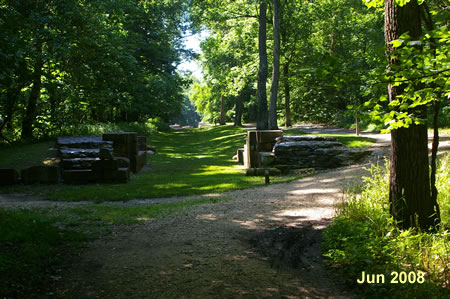 Follow the trail as it jogs slightly to the right.