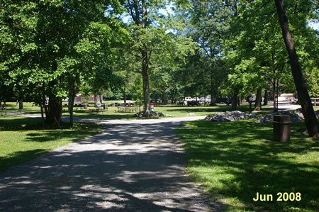 A trail branches to the left.  Take the present trail to the right.