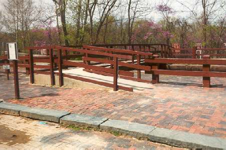 To return to the parking area cross the canal at the bridge in front of the tavern.