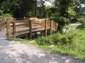 The trail is marked as overlook 2.  It has a ramp to enable wheelchairs to visit the overlook.