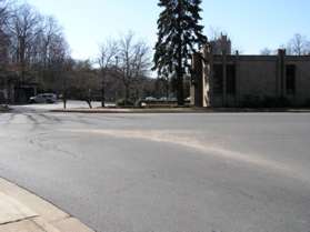 Cross North Shore Dr. at the entrance to the Lake Anne Plaza parking to return to the start of the walk.