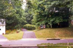The trail crosses Wakerobin Ln.