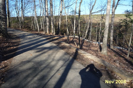 Turn right at the aspahlt trail on the side of the hill.