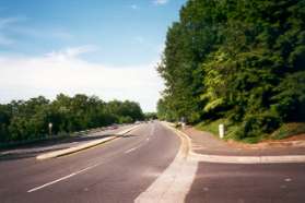 At South Lakes Drive turn right and follow the asphalt path.