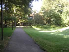 The trail turns left and follows the edge of the golf course