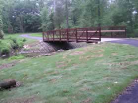 The trail crosses back to the other side of Sugarland Run.