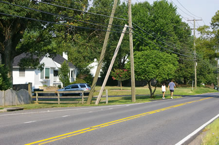 West Ox Rd pedestrians forced into street