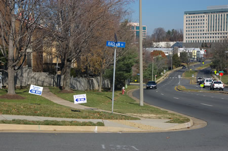 Gosnell Rd mssing link in sidewalk