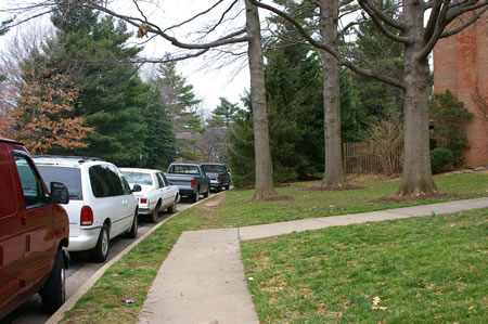 North Shore Dr sidewalk ends