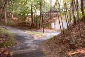 Turn left at the next trail intersection so as not to enter the tunnel under North Shore Drive.