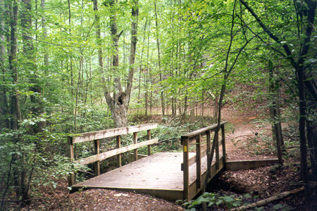 The trail turns right to cross a bridge.